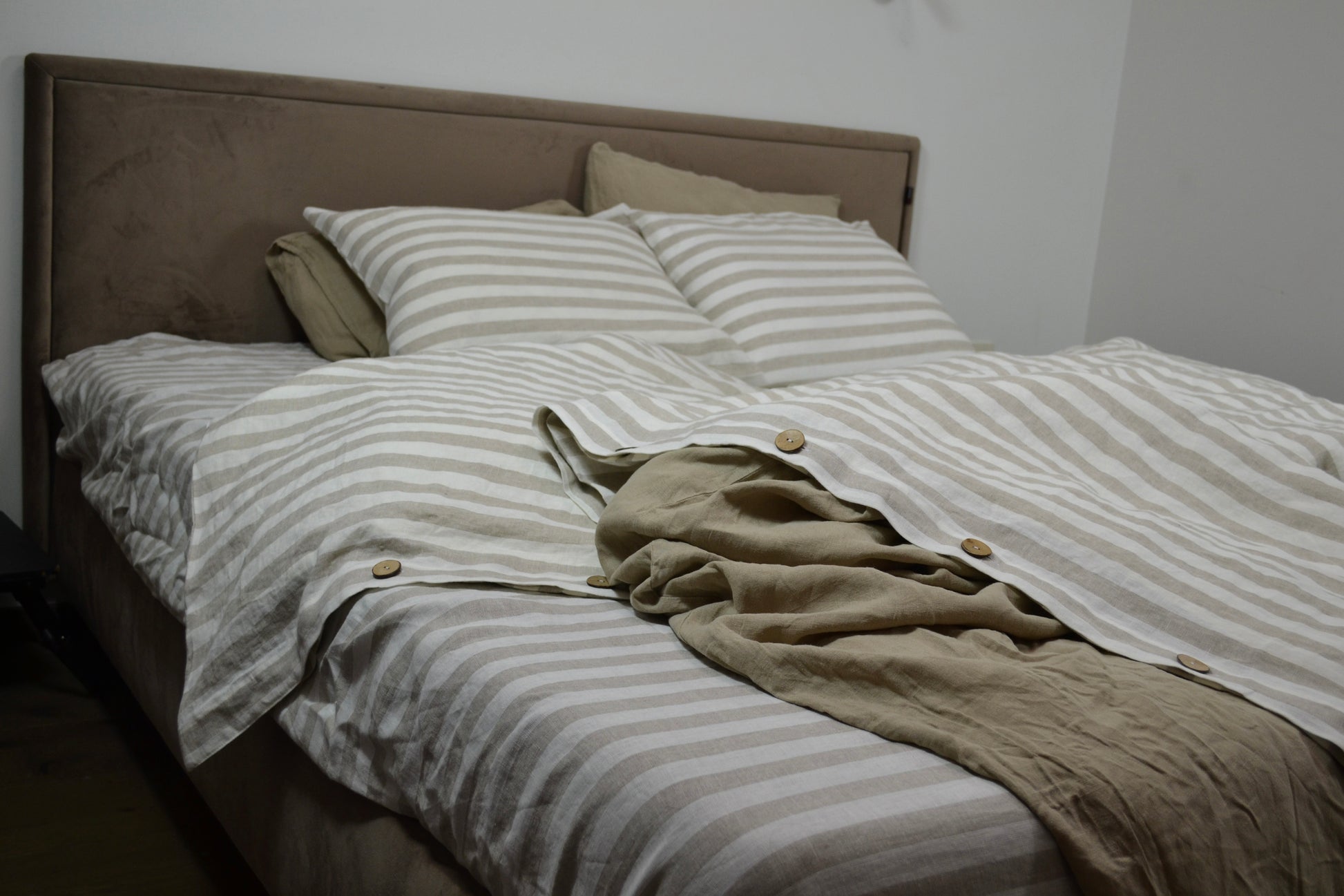Striped Linen Bedding with Bamboo Buttons - LinumLenis