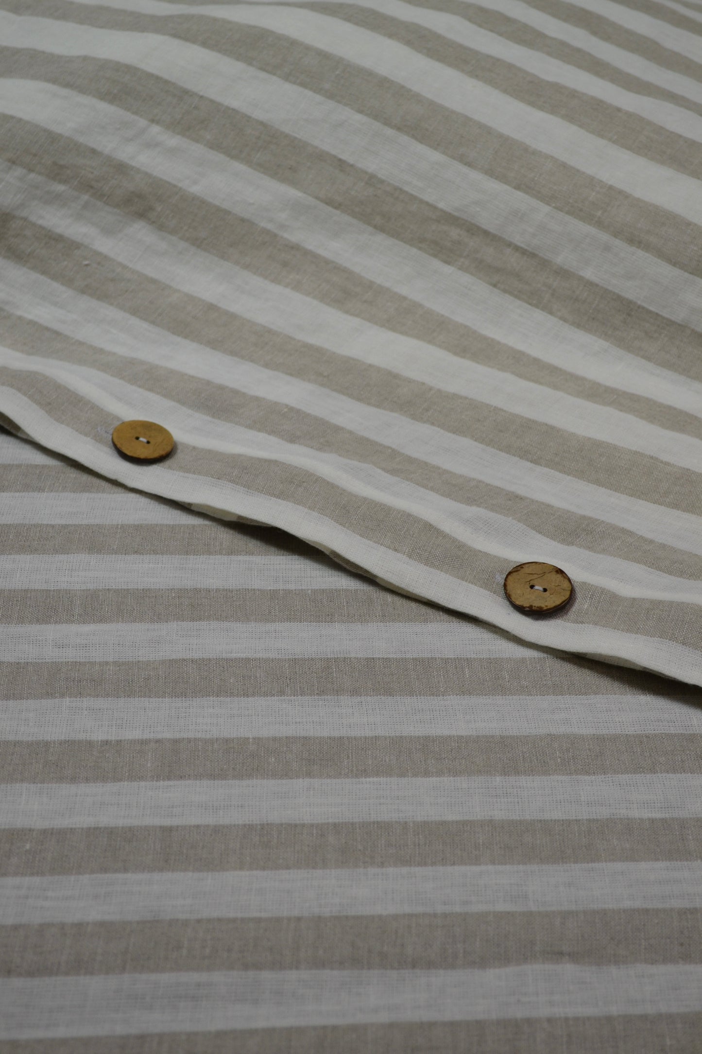 Striped Linen Bedding with Bamboo Buttons - LinumLenis