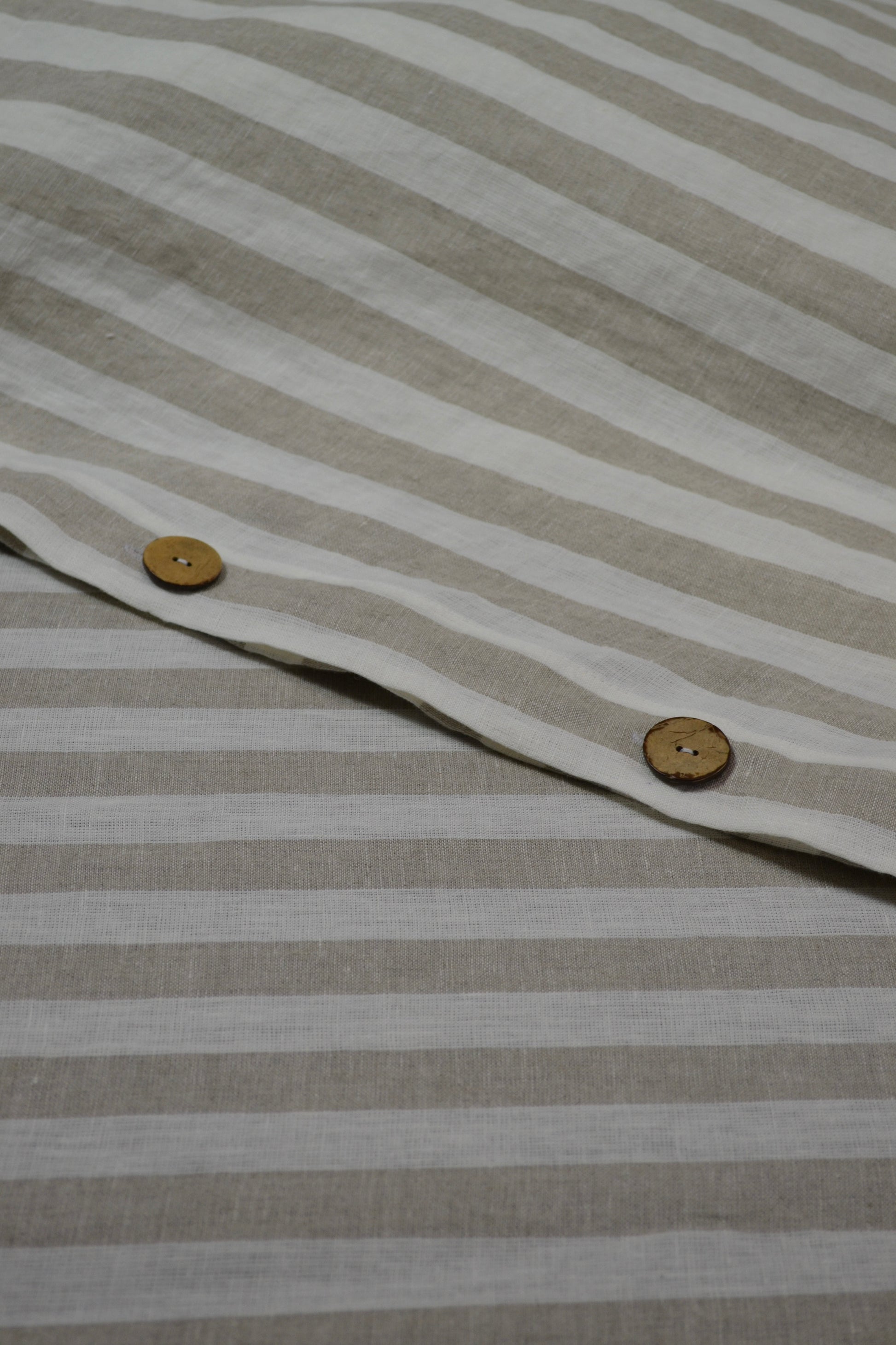 Striped Linen Bedding with Bamboo Buttons - LinumLenis