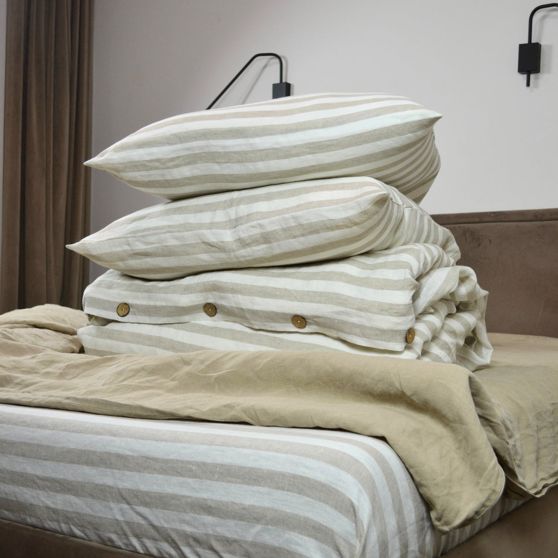 Striped Linen Bedding with Bamboo Buttons - LinumLenis