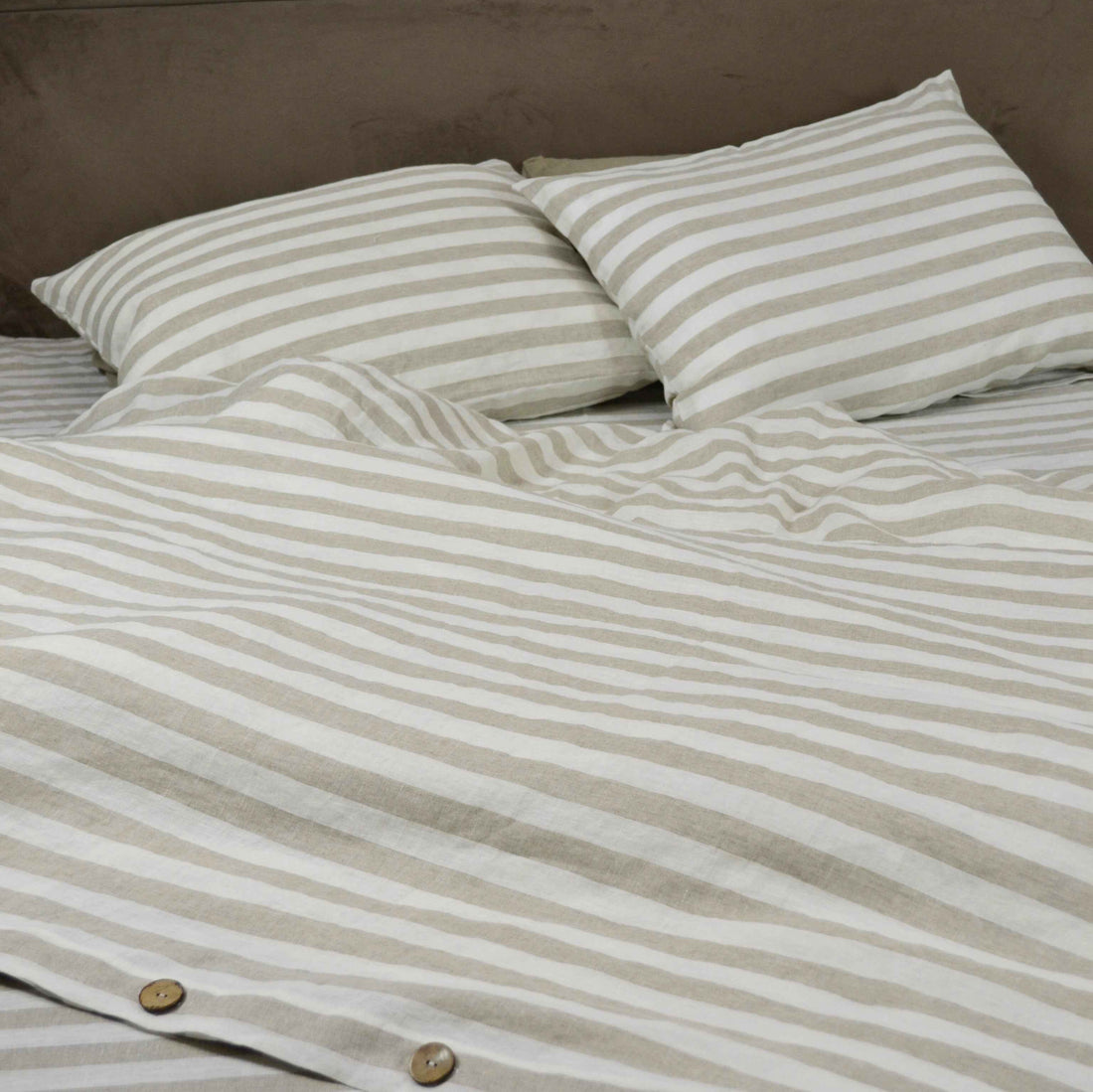 Striped Linen Bedding with Bamboo Buttons - LinumLenis