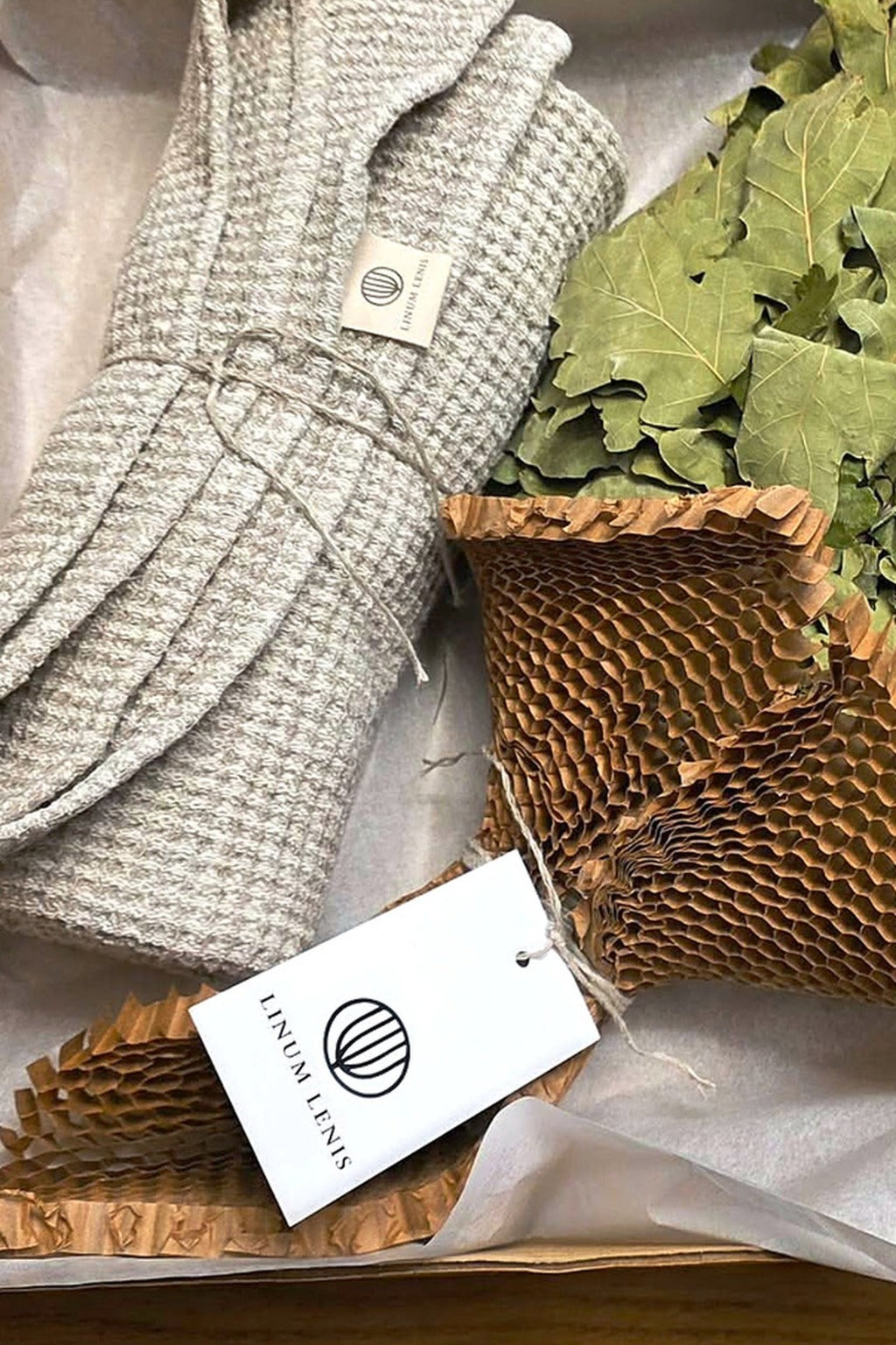 Sauna Gift Set: Oak Sauna Whisk &amp; Linen Towel
