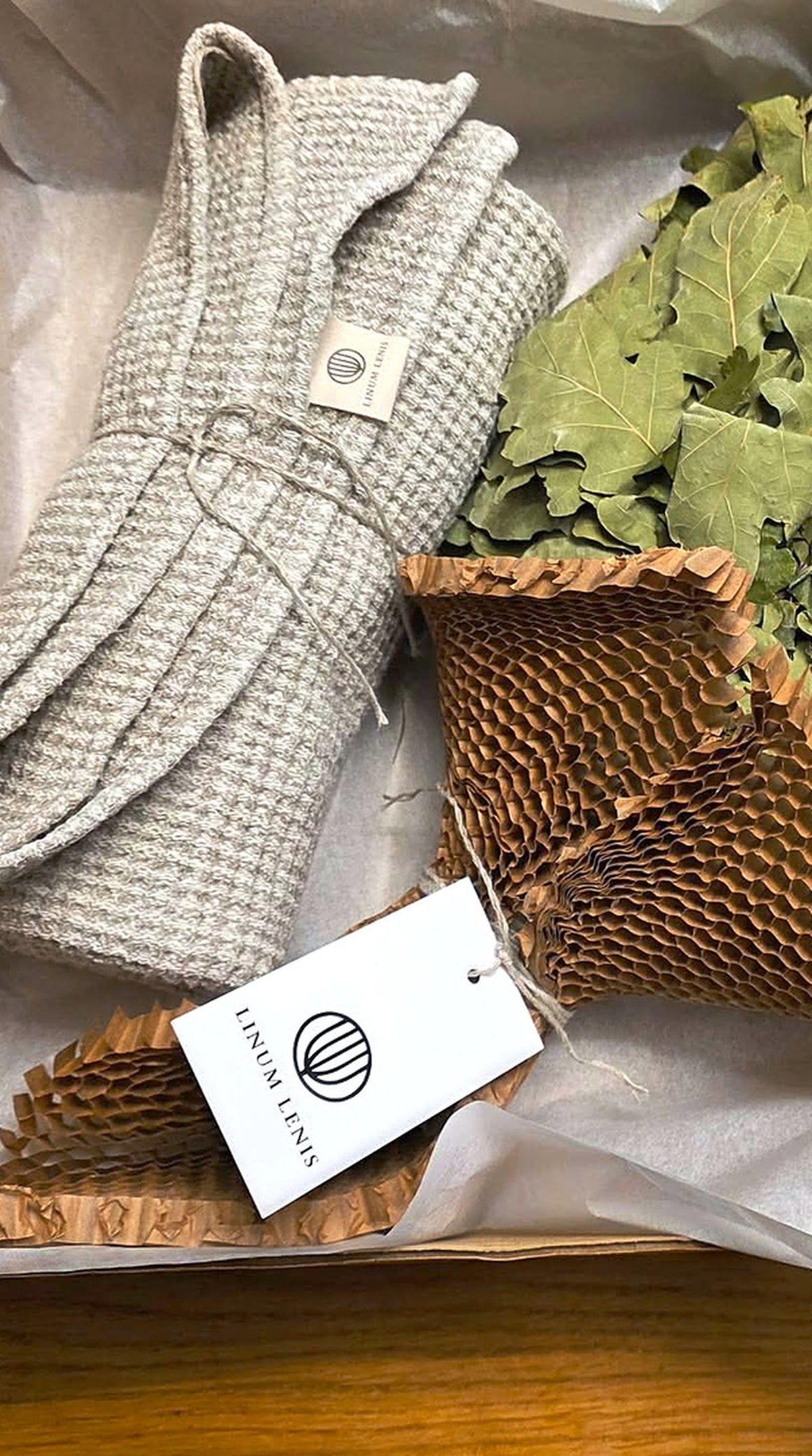 Sauna Gift Set: Oak Sauna Whisk &amp; Linen Towel
